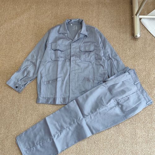 水泥灰套装工作服 工厂工地的春秋实用之选